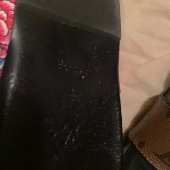 Louis Vuitton Slides Limited addition!!! - Picture 7 of 8